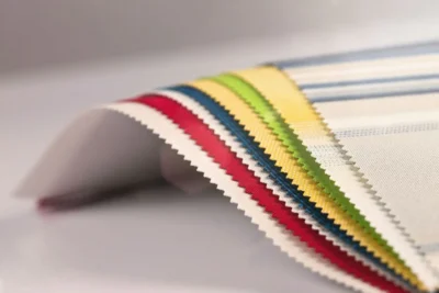 Auswahl verschiedener Stoffe und Farben